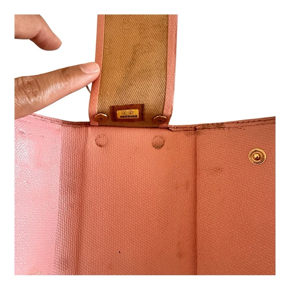 CHANEL | Coco Button Key Holder - Picture 7 of 7